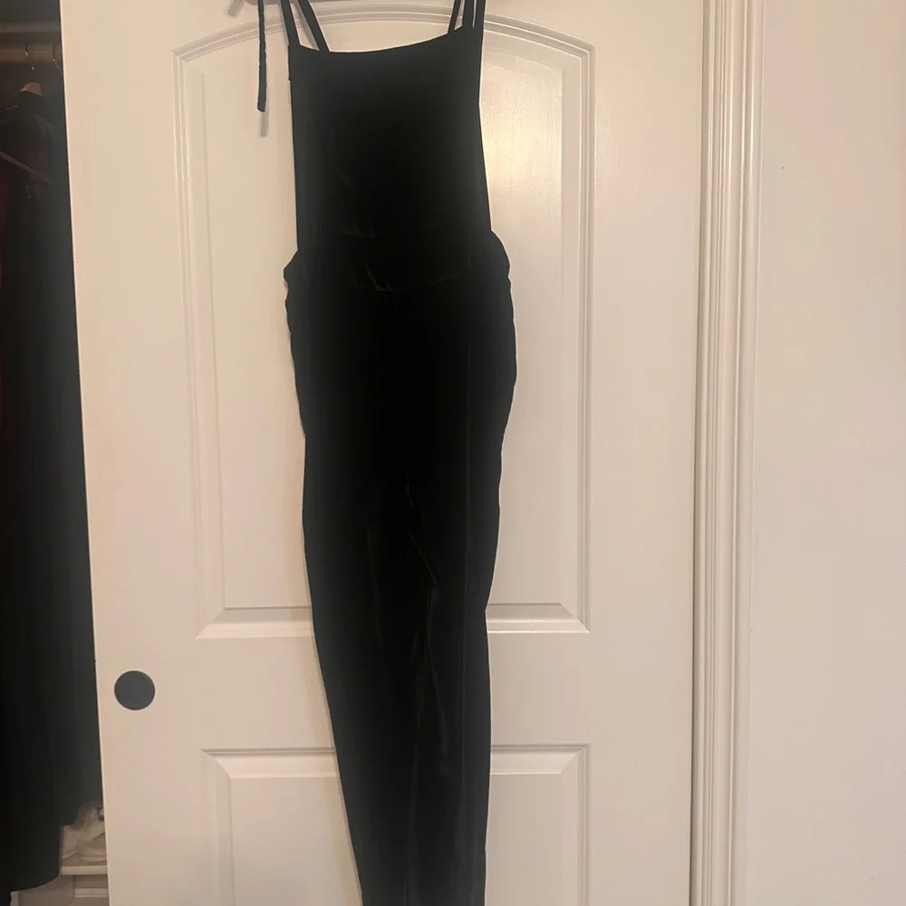 Chic Black Velvet overalls - Free People - Picture 2 of 4